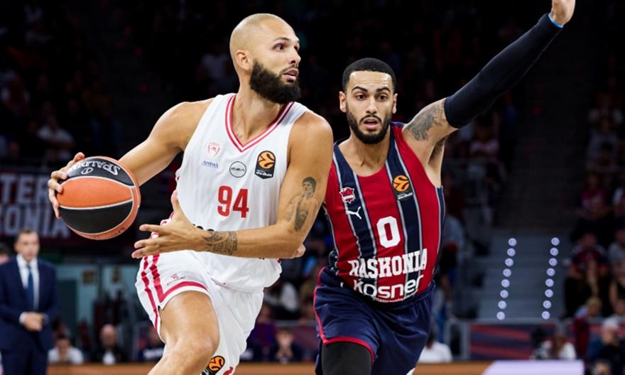 Οι «παλιοί» τον ξελάσπωσαν και ο Ολυμπιακός απέδρασε από τη Βιτόρια!