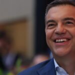 Παραίτηση Τσίπρα: Σωσίβια, πέμπτη διάσπαση και «ουδέν σχόλιον» στις αντιδράσεις